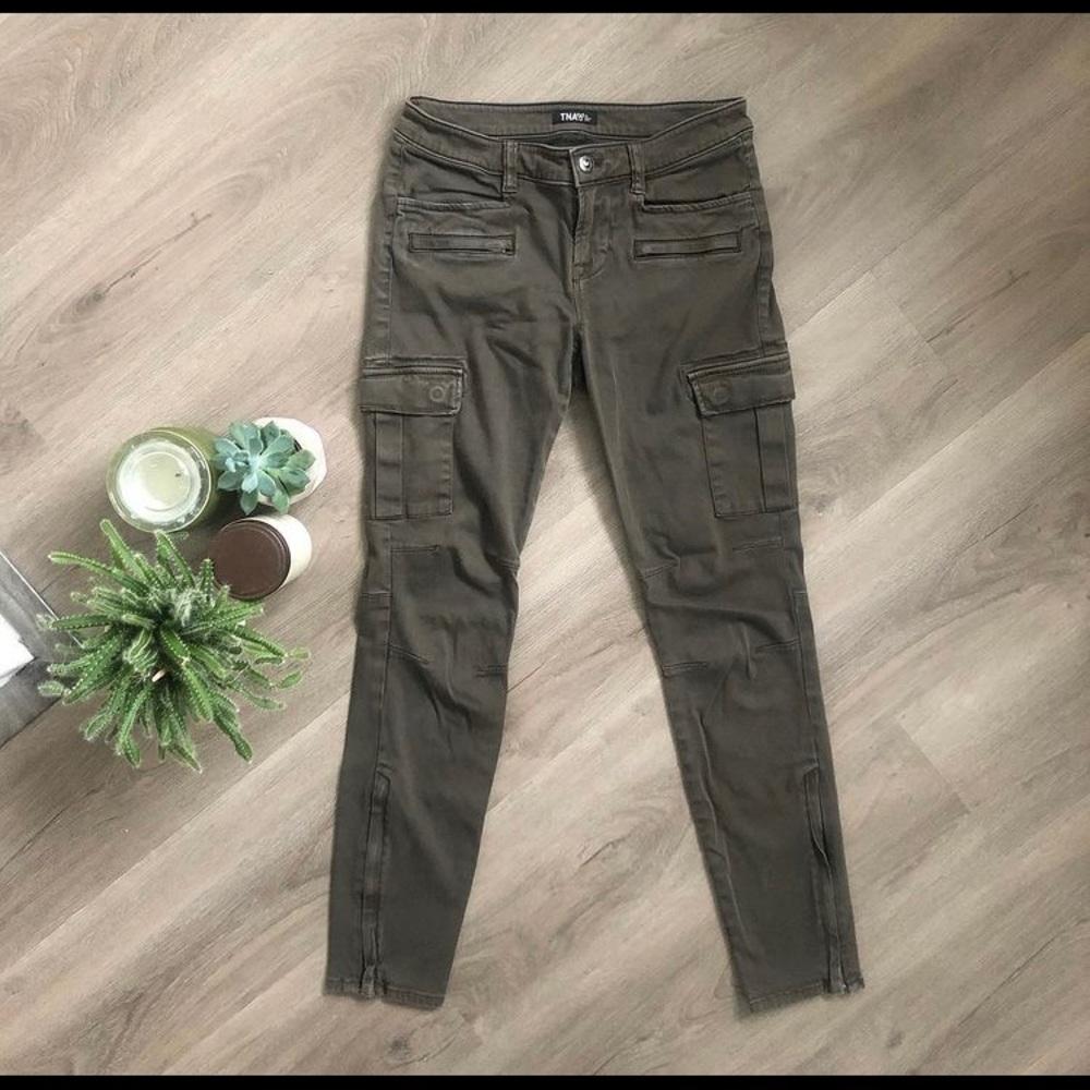 tna | w28 | army green cropped cargo pant | size 2